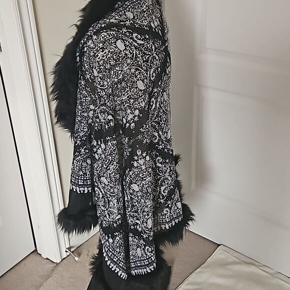 Taj Mahal Beaded Scarf With Faux Fur Trim Black/ Silver - Picture 3 of 16